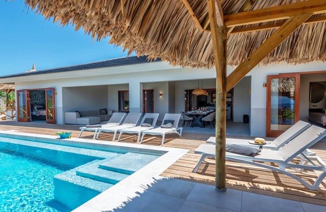 Brand new luxurious villa with bay and mountain view