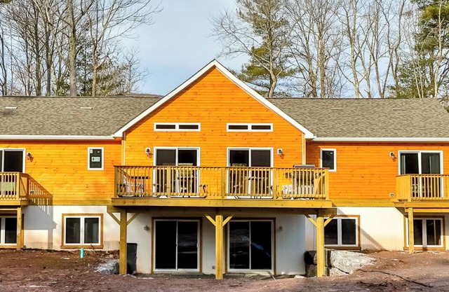 Brand New Mega Mansion 10BR 6 Bath 6000 Sq Log Home in Hunter