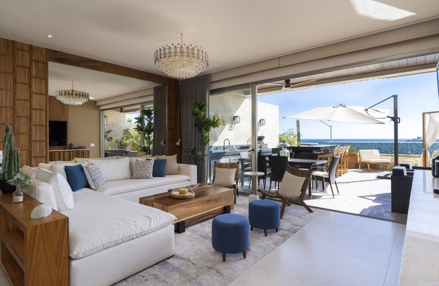 Brand New Ocean View Condo w/private HotTub & Pool
