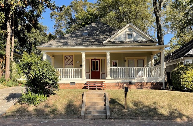 BRAND NEW Open-Concept near Mercedes-Benz!