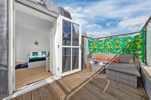 BRAND NEW - Private Rooftop - Zone 1 - 10mins Museums - For 5