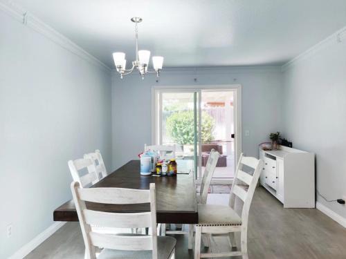 Brand New Single House sharing 2 Bedrooms