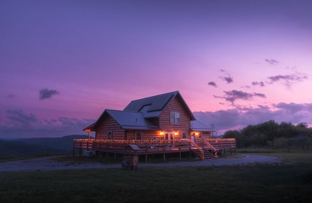 BRAND NEW Solar Powered 3 BR w/Hot Tub, Scenic Views, w/Wrap Around Deck.