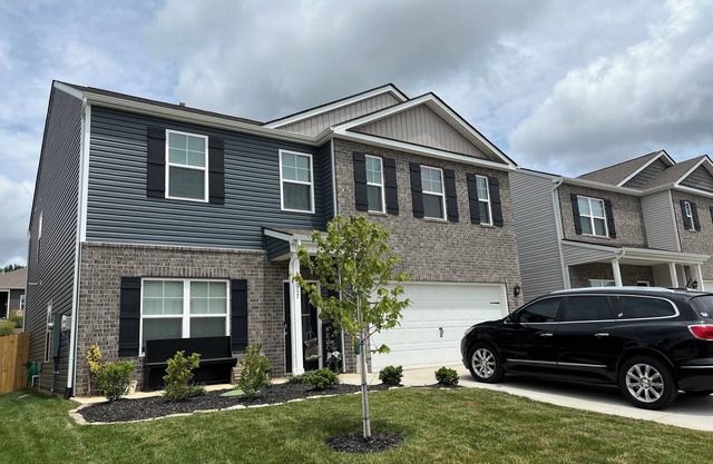 Brand new spacious 4-bedroom house with terrific outdoor space in Knoxville