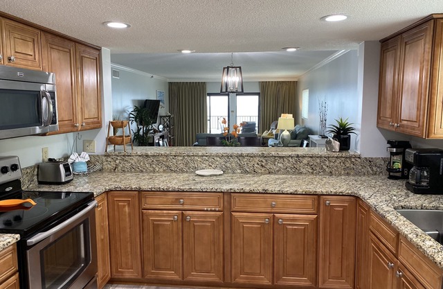 "Breakers East 1006" Gulf Front 2BR/2BA~Beach setup included