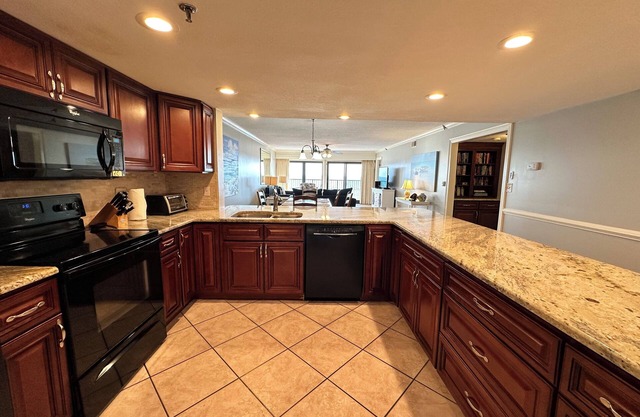 "Breakers East 405" Gulf Front 2BR/2BA Beach setup included
