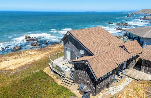 BreakingWaves~The Ocean is your Backyard w/Ocean Lullabys, WIFI