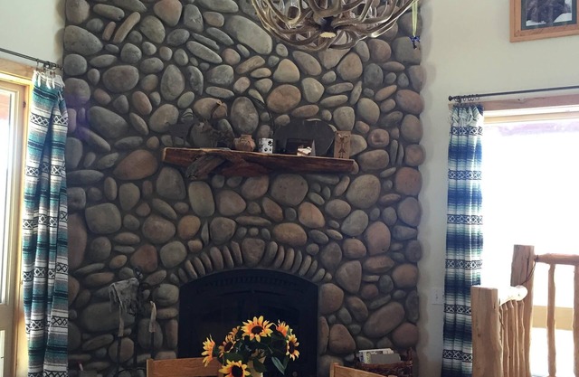 Breathtaking 360 Views Of The Collegiate Peaks GORGEOUS Loft +New gourmet Range