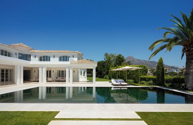 Breathtaking 6-bedrooms Property in Nueva Andalucia - Marbella
