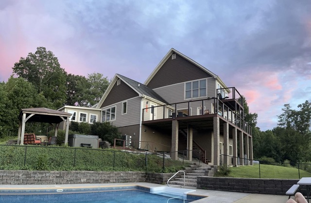 Breathtaking Mountain/Water Views/Private Pool/Hottub/4.4 miles to Casino