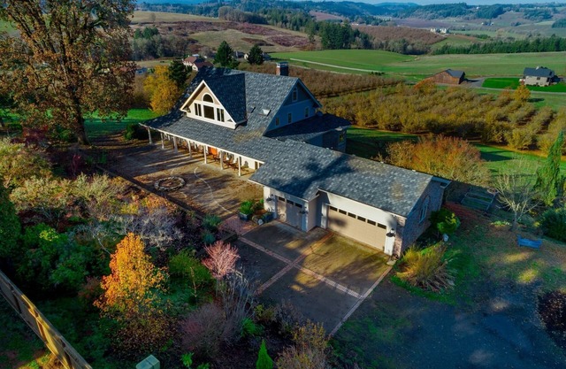 Breathtaking Valley Views, Pet Friendly, Huge Deck, Fire-Pit, Air Hockey, Ping Pong, Near Vineyards