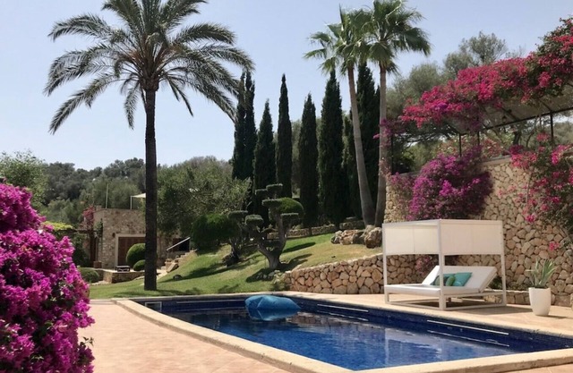 Breathtaking views in luxury finca, dream garden, pool, absolute tranquillity, BBC