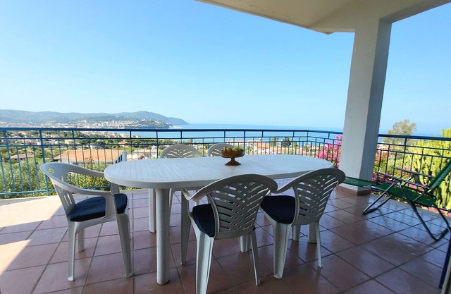 Breathtaking views of the Gulf of Agropoli with a view all the way to the island of Capri.