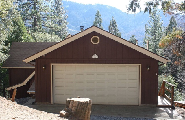 Breathtaking views of Slate Mountain and the Sequoia National Forest.