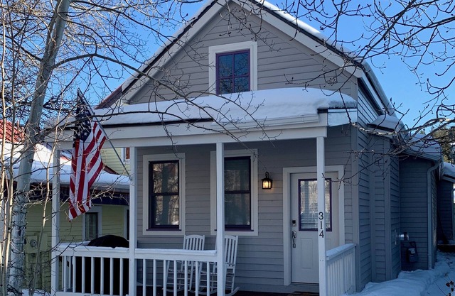 Breckenridge Historic District. Two Blocks to Main Street. Walk to Ski.