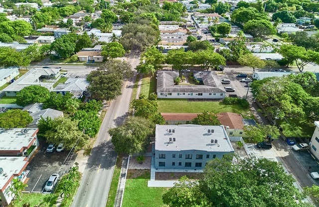 Breezy Beaches, Florida vacation getaway w/ KING BED