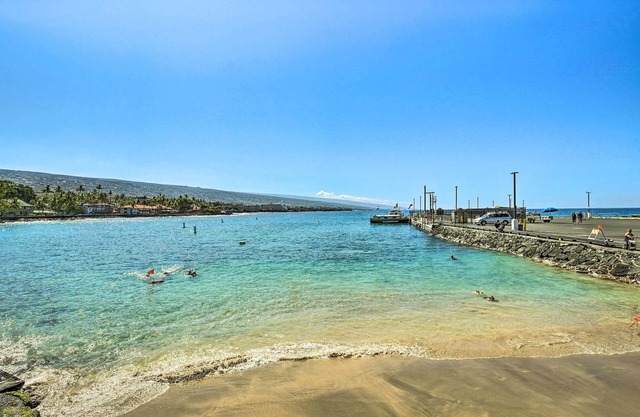 Breezy Condo w/Screened Lanai in Kailua-kona!