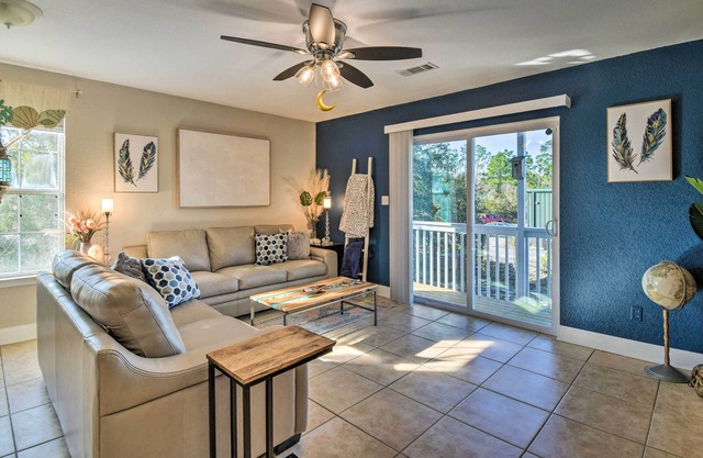 'Breezy Heights' Townhome < 1 Mi to Beach