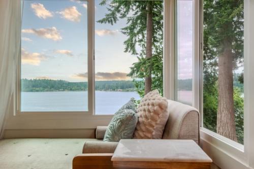 Bremerton Waterfront Cottage