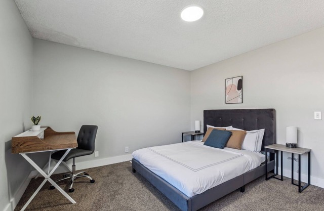 Brentwood A2 I Cozy & Comfy I 2Bd 1.5 Bth