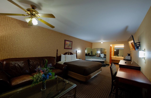 Brentwood Inn & Suites