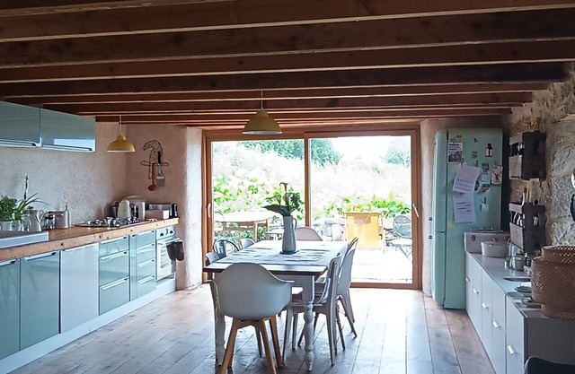 Breton coastal "penty" house - walking distance to the beach