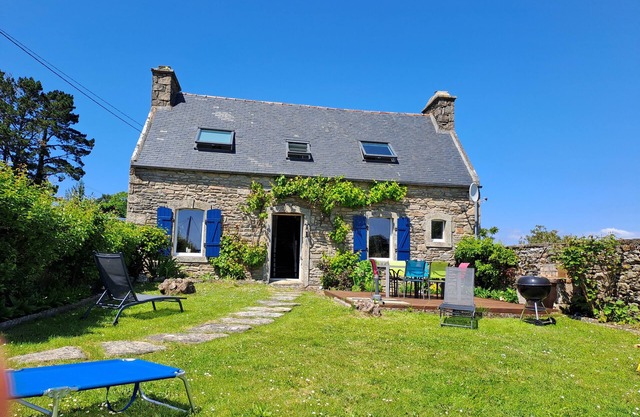 BRETONNE LONGERE BETWEEN SEA AND COUNTRYSIDE