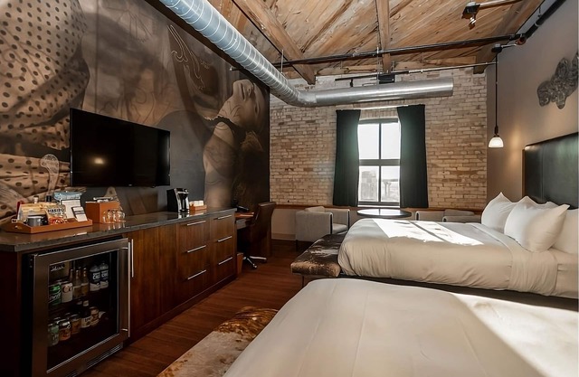 Brew City Retreat, 4 Modern Units, Pets Allowed, Close to Erie Street Plaza!