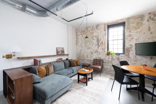 Brewery District 2-Story 2BR Apt Near Fiserv with Rooftop, Gym, and Parking