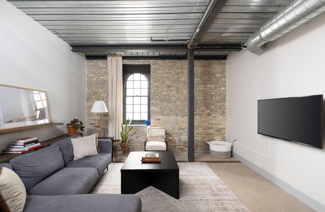 Brewery District Luxe 2BR Near Fiserv with Parking
