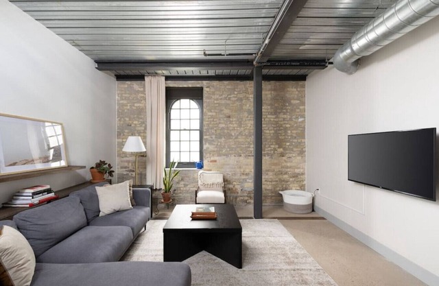 Brewery District Luxe 2BR Near Fiserv with Parking
