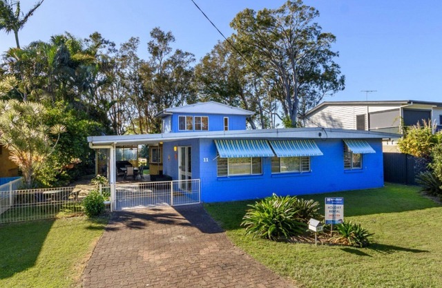 BRIBIE BEACH HOUSE, TOP NOTCH