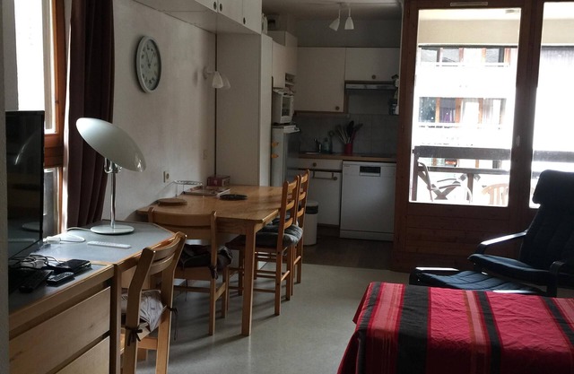 Brides les Bains Studio 28m² luminous great comfort with private PARKING