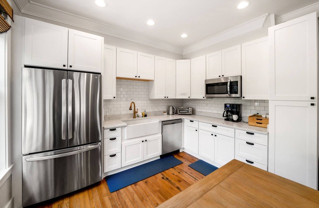 Bridge and Battery Park View, Porch Access, Enjoy Walking Downtown