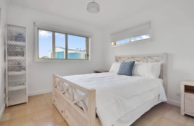 Bridgey Escape - Newly renovated with ocean views!!