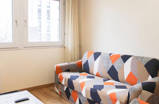 Bright 1-bedroom apartment near park
