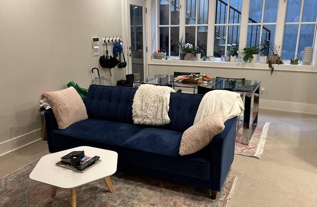 Bright 2 Bdrm Suite in the Perfect Location