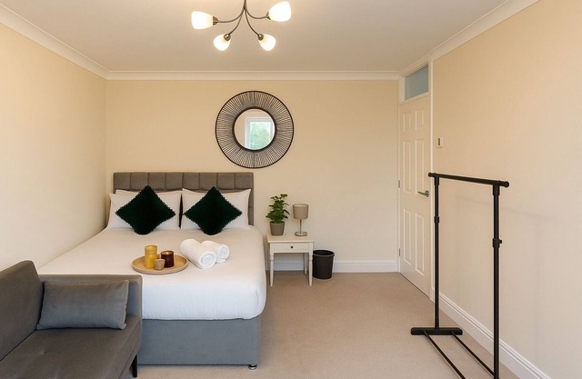 Bright 2-Bed Apartment| 1 min to East Croydon| Fast Links to London & Gatwick