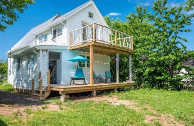 Bright 2 bedroom Three Rivers Sea View Home