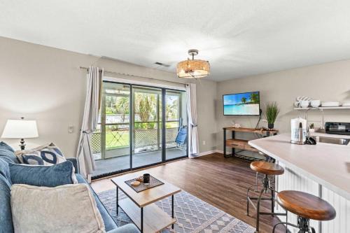 Bright 2BR Condo with Poolside Patio, Near Beach
