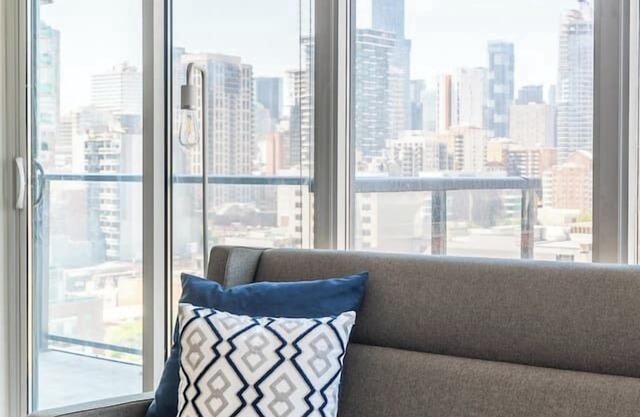 Bright 2BR Condo with Amazing View and Parking!