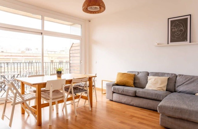 Bright 4BD with terrace near Arc de Triomf