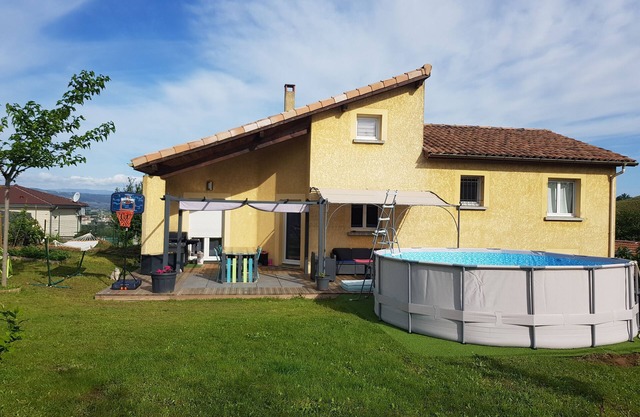 Bright, air-conditioned, quiet and pleasant house with new in-ground pool