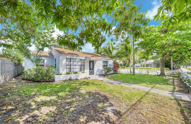 Bright Airy Home Beach & Atlantic Ave + Golf Cart!