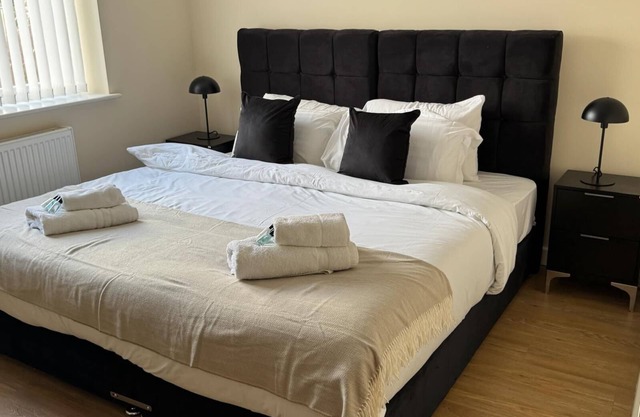 Bright Airy Modern 2 Bed 2 Bathroom 1st Floor Apt
