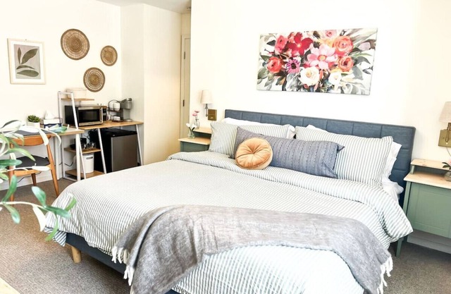 Bright & Airy Studio in DTC