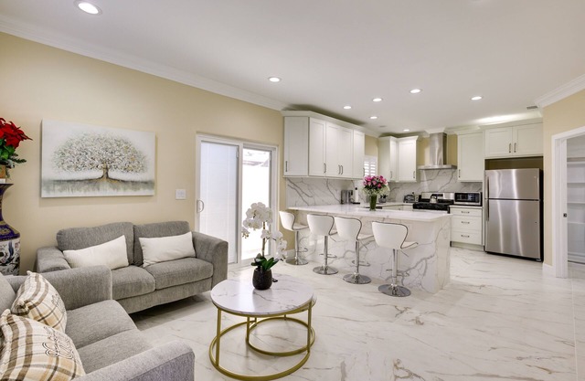 Bright & Airy San Diego Home: 7 Mi to Downtown!