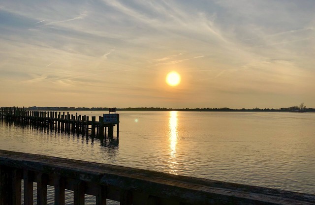 Bright and Airy- Family Owned Duplex- Bay and Lighthouse Views on Barnegat Light