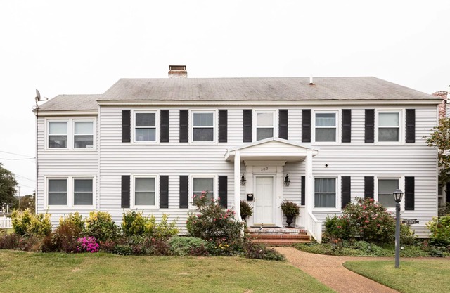 Bright and Beachy: 3BR Ground Floor Cottage 1 Block from the Beach - Private Parking + Private Yard