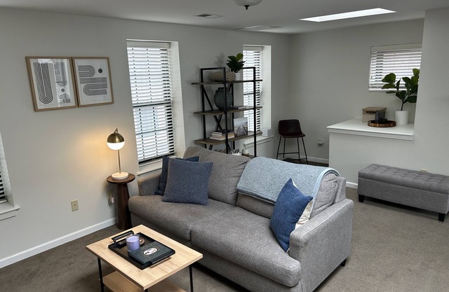 Bright and Beautiful 2-bedroom in Rochester! Pet-friendly and centrally located!